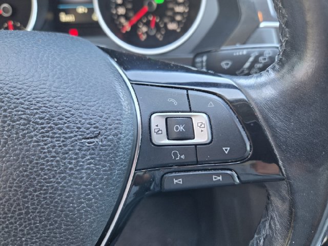 Used 2018 Volkswagen Tiguan SE FWD image 35