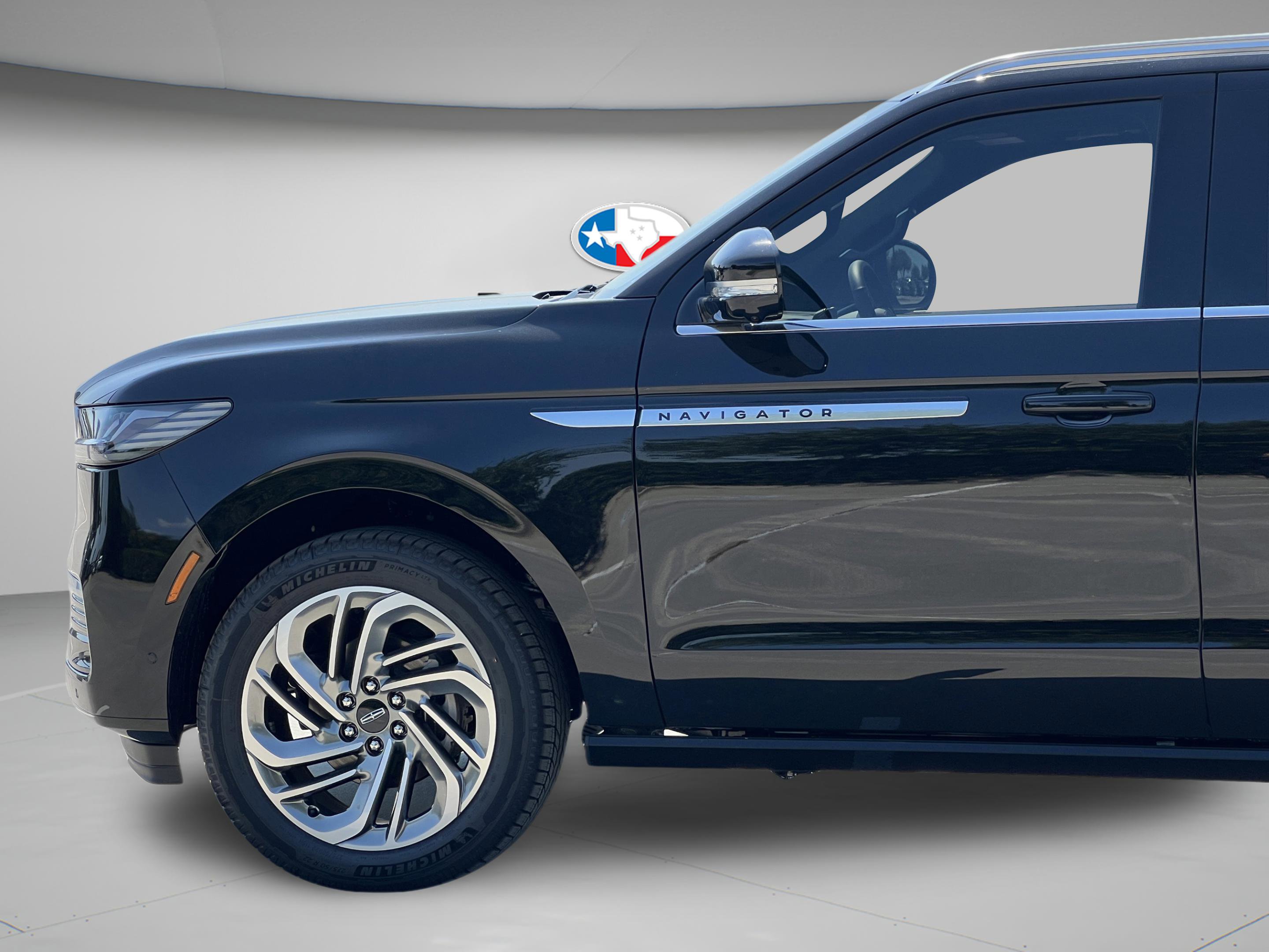 New 2025 Lincoln Navigator L Reserve AWD/4WD image 10
