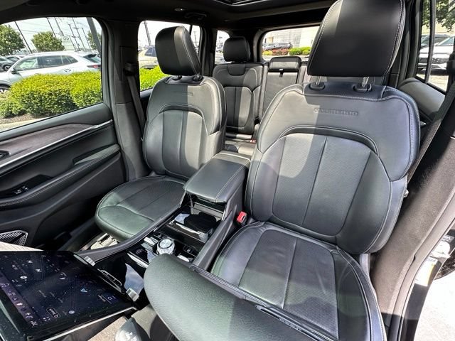 Used 2023 Jeep Grand Cherokee Overland AWD/4WD image 28