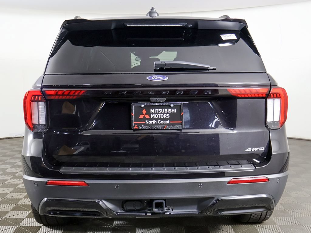 Used 2025 Ford Explorer ST-Line w/ ST-Line Street Pack AWD/4WD image 13