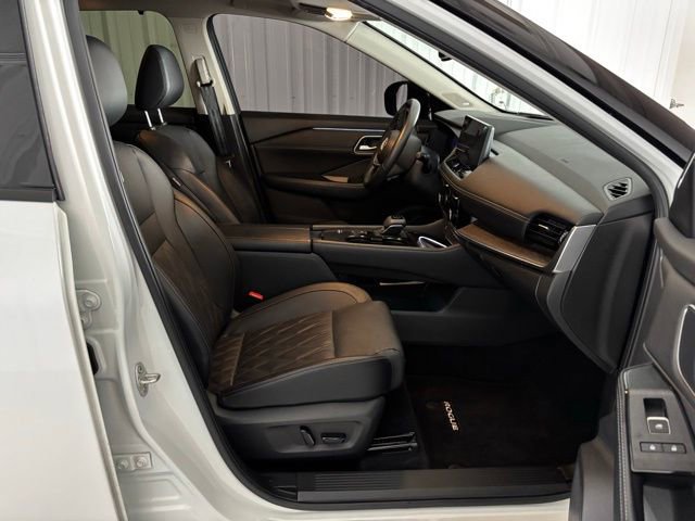 Used 2024 Nissan Rogue Platinum w/ Platinum Premium Package image 22