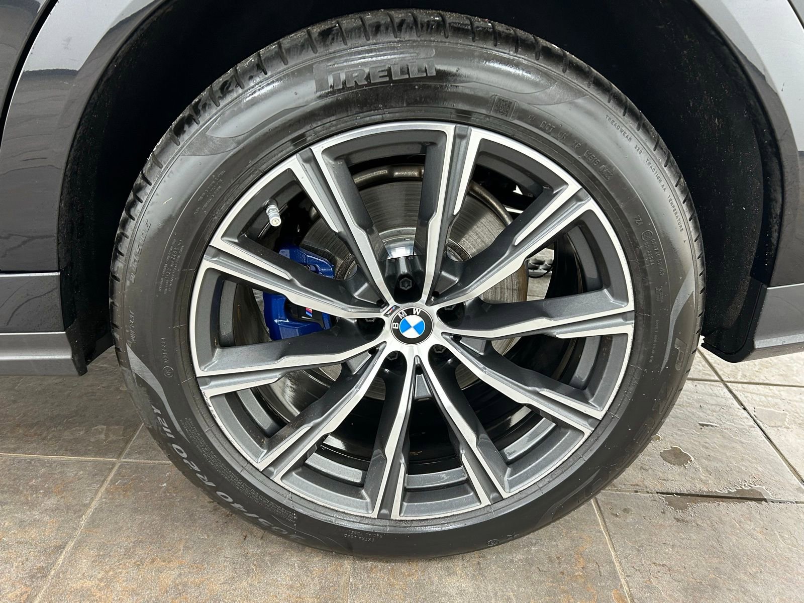 Used 2022 BMW X6 xDrive40i w/ Executive Package image 38