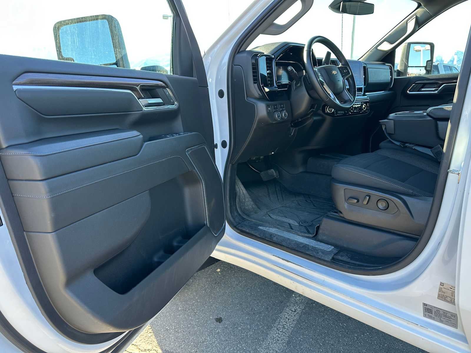 Used 2024 Chevrolet Silverado 3500 LT w/ Convenience Package AWD/4WD image 19