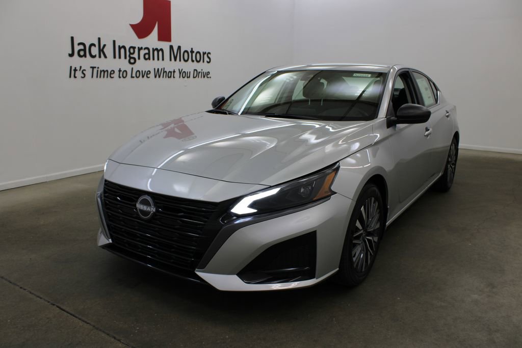 New 2026 Nissan Altima 2.5 SV image 2