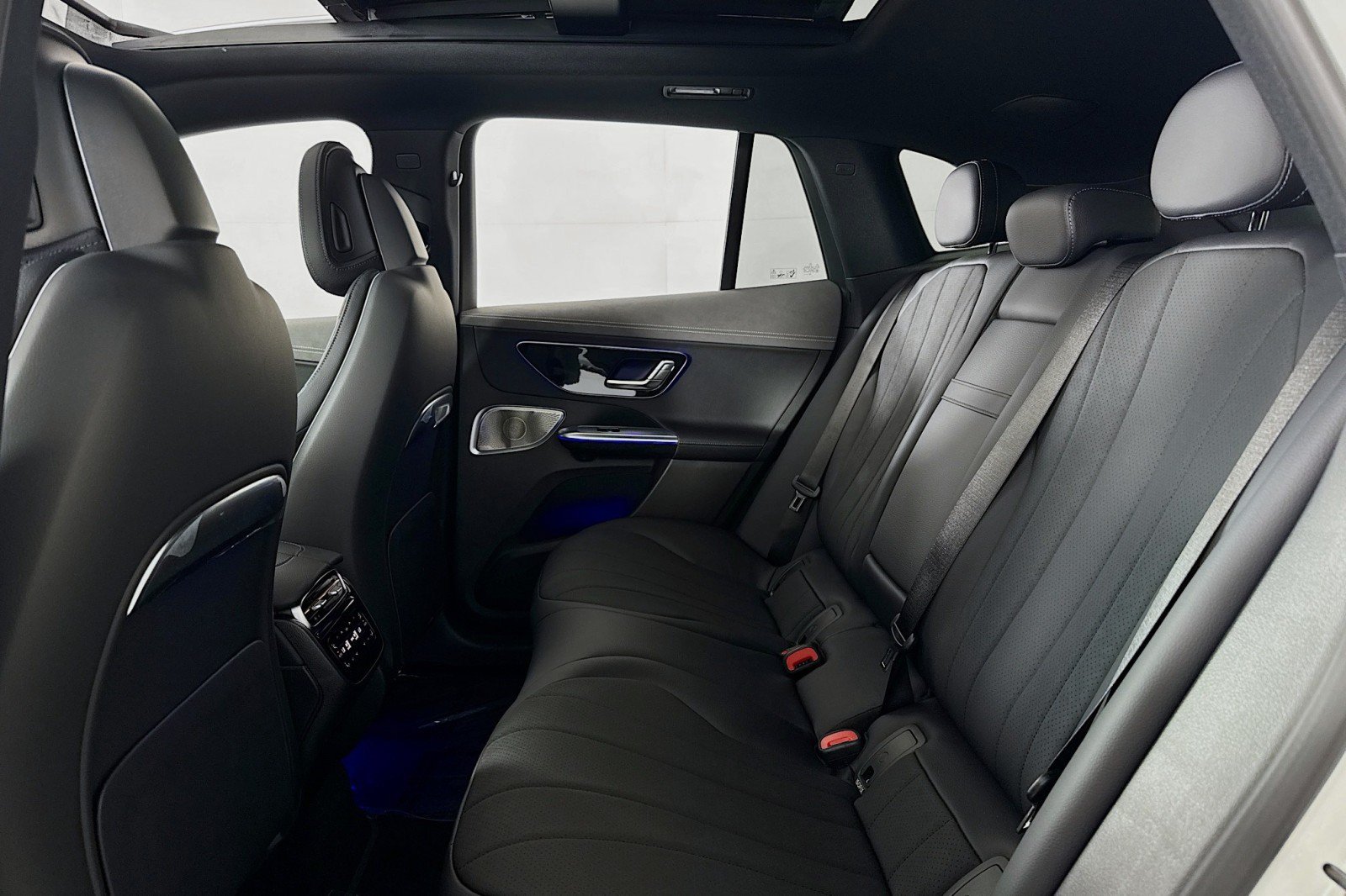 New 2026 Mercedes-Benz EQE 320 4MATIC SUV image 7
