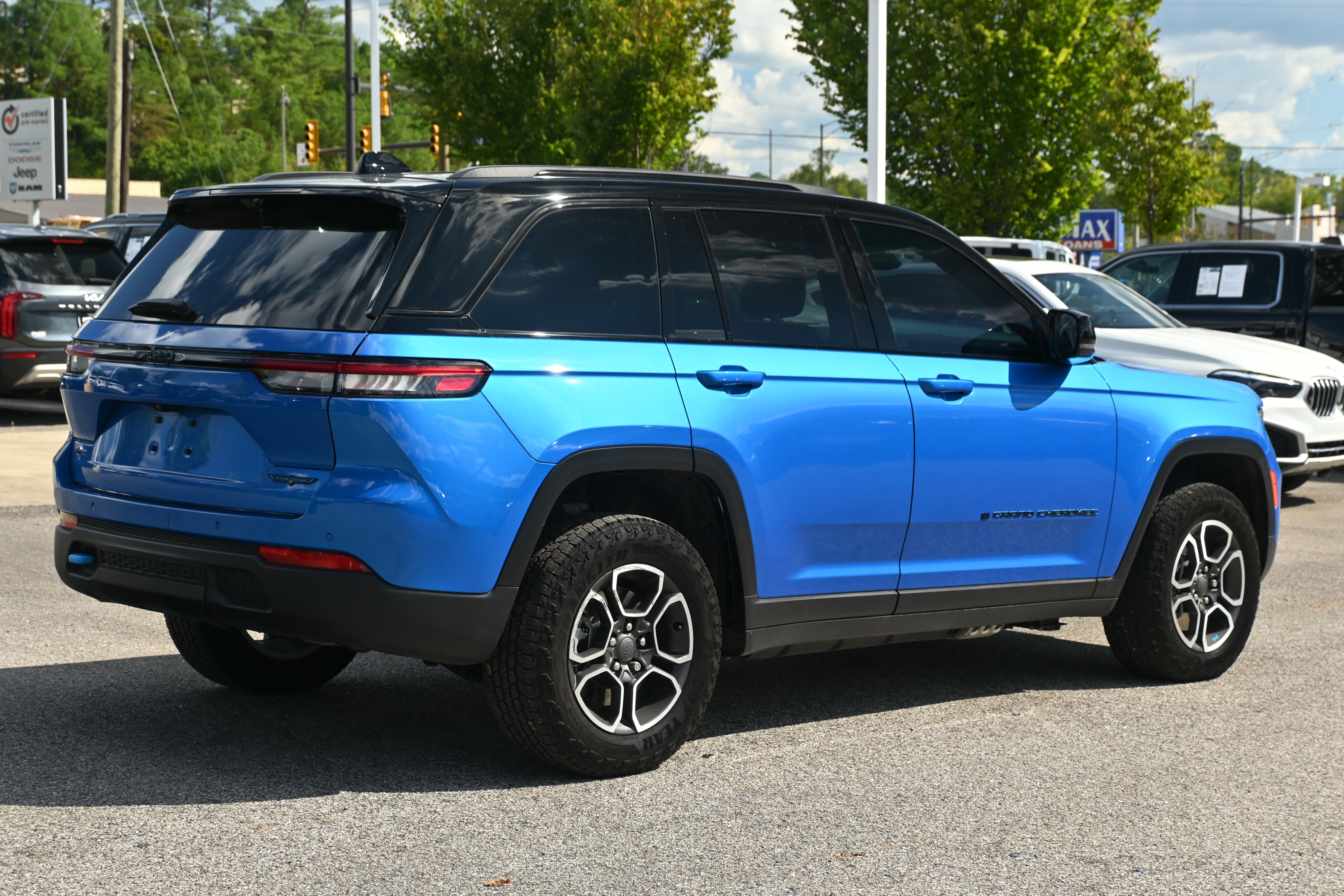 Used 2024 Jeep Grand Cherokee Trailhawk w/ Luxury Tech Group III image 15