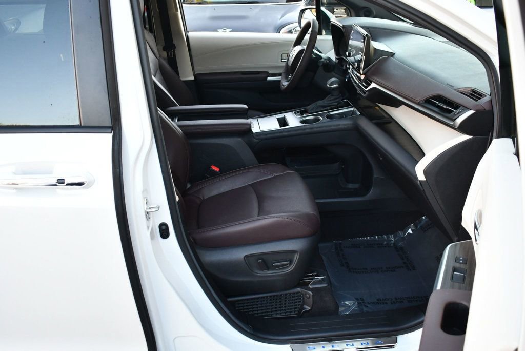 Used 2024 Toyota Sienna Platinum image 49