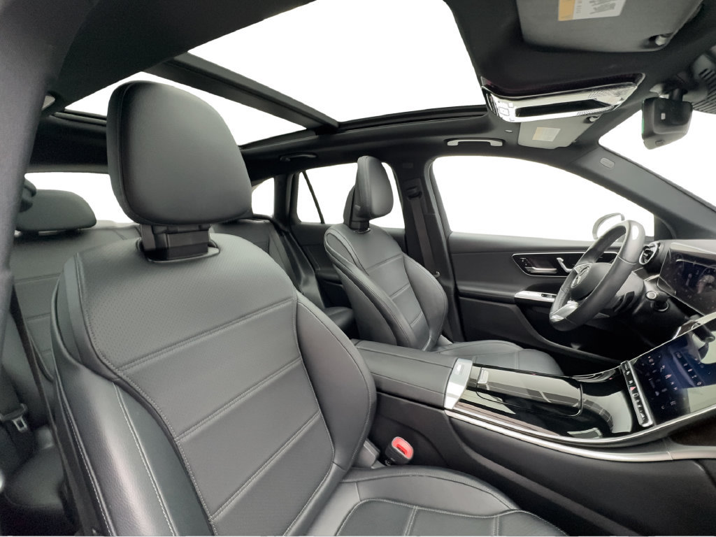 Used 2025 Mercedes-Benz GLC 300 image 32