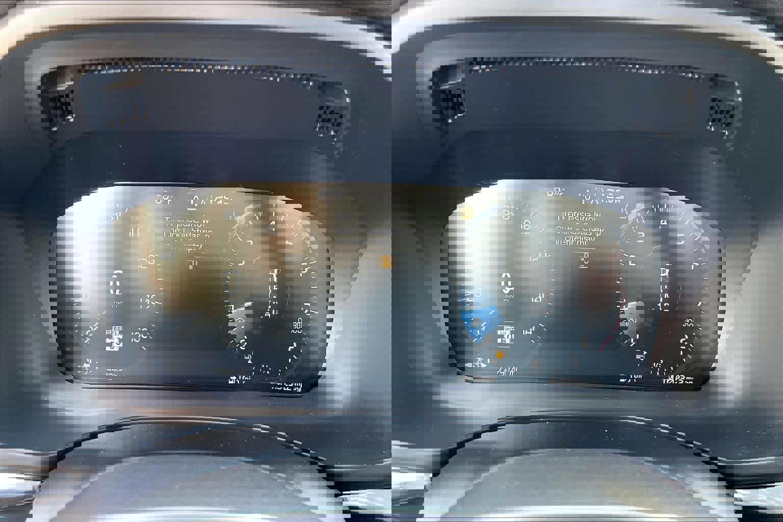 Used 2018 Volvo XC60 T5 R-Design w/ Convenience Package image 23