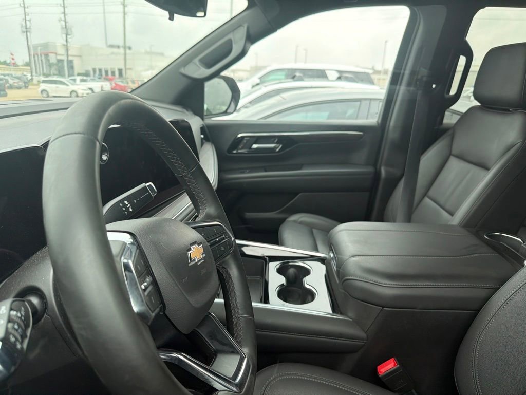 Used 2025 Chevrolet Tahoe LT AWD/4WD image 2