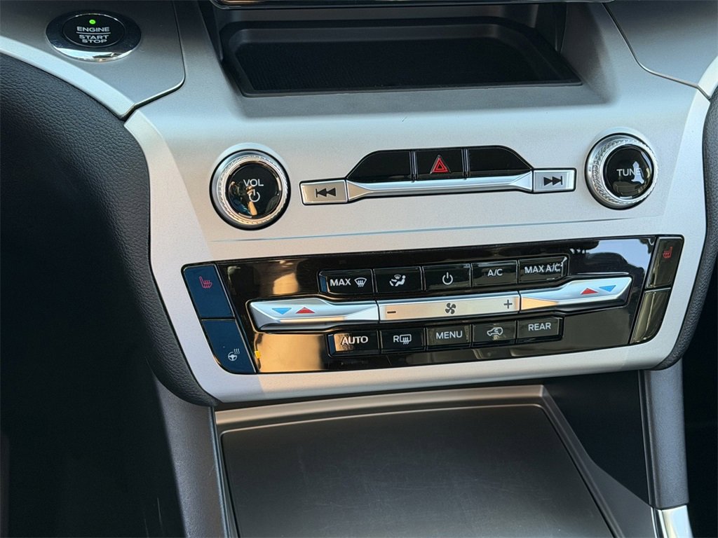 Used 2021 Ford Explorer XLT w/ Equipment Group 202A image 17