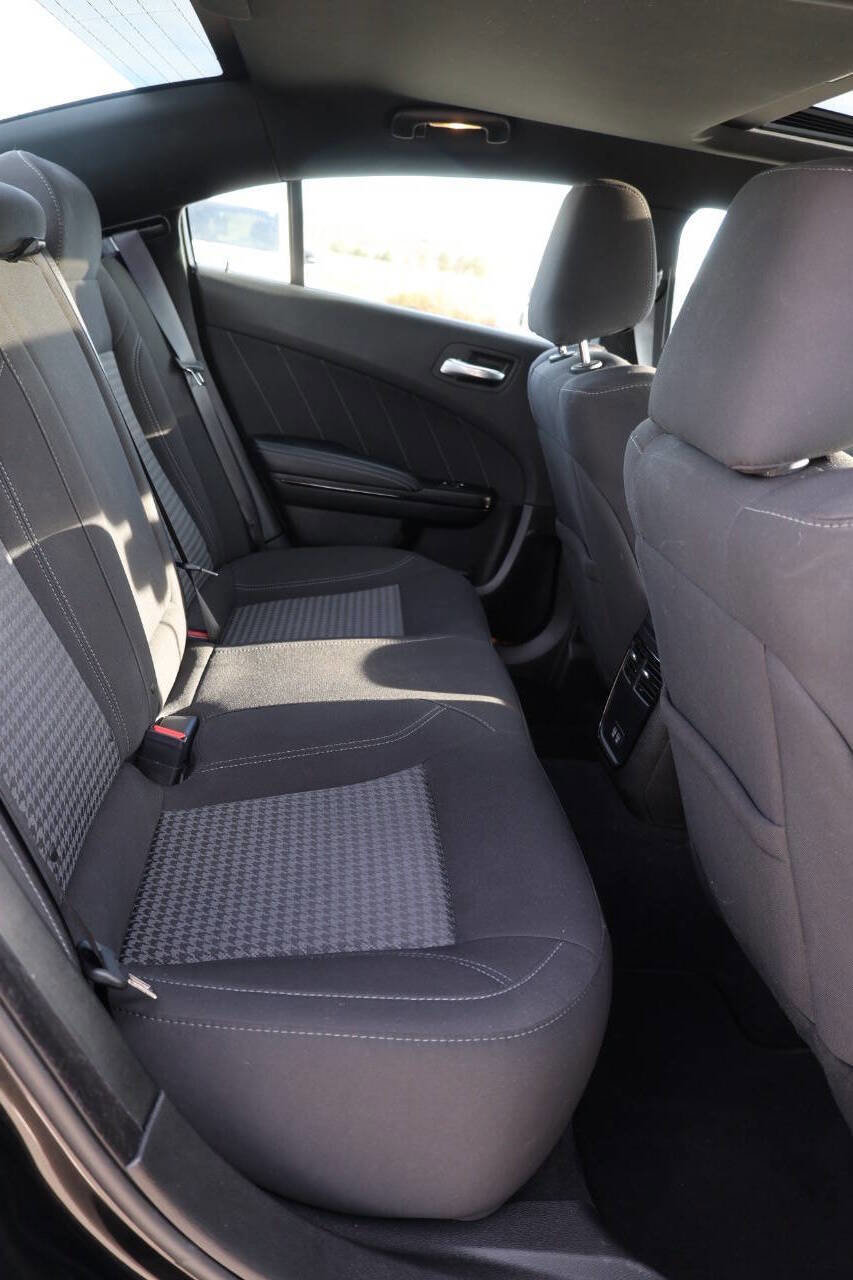Used 2022 Dodge Charger SXT w/ Blacktop Package image 16