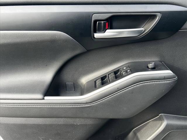 Certified 2025 Toyota Highlander XLE image 11