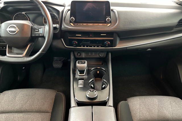 Used 2025 Nissan Rogue SV image 13