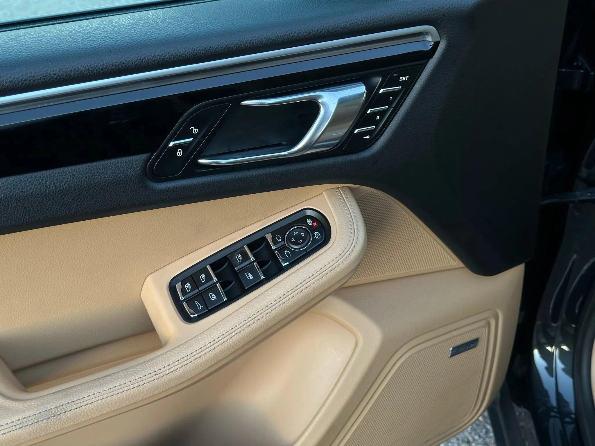 Used 2017 Porsche Macan S image 12