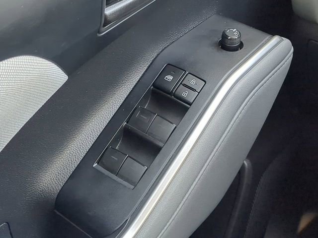 Used 2021 Toyota Highlander L image 28