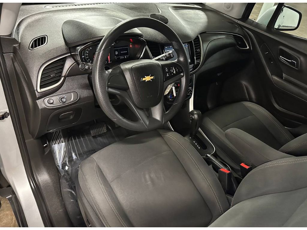Used 2018 Chevrolet Trax LS FWD image 18