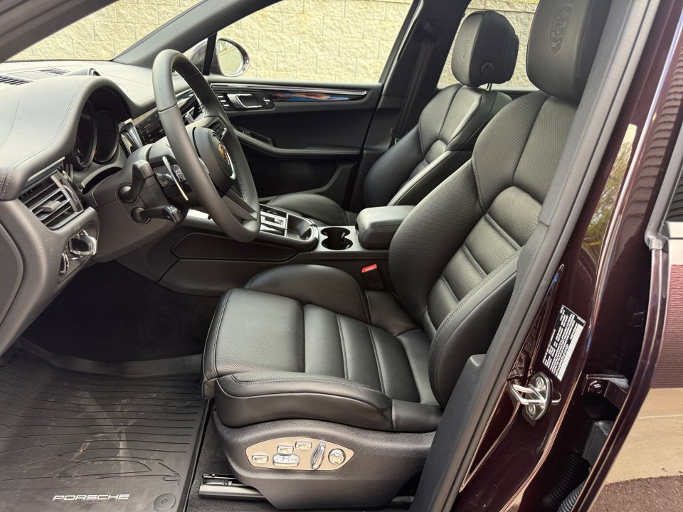 New 2026 Porsche Macan Turbo AWD/4WD image 5
