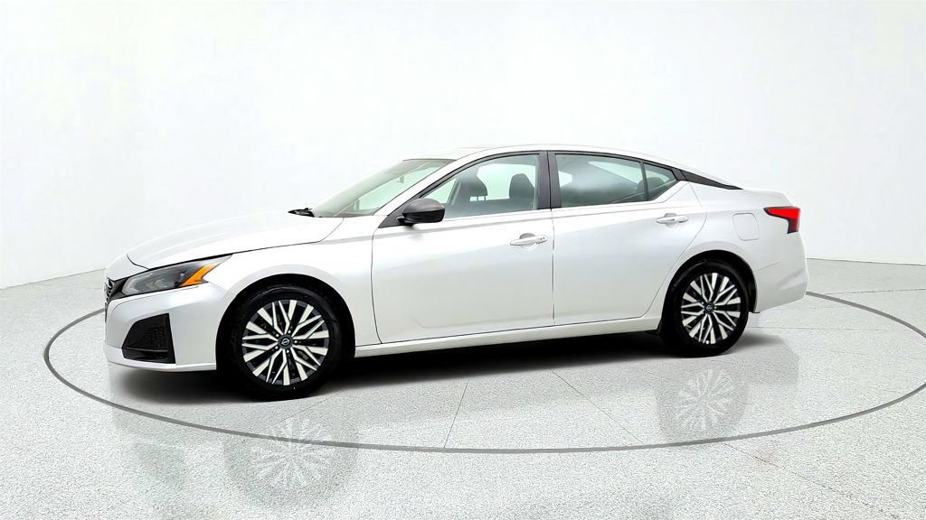 Used 2024 Nissan Altima 2.5 SV FWD image 8