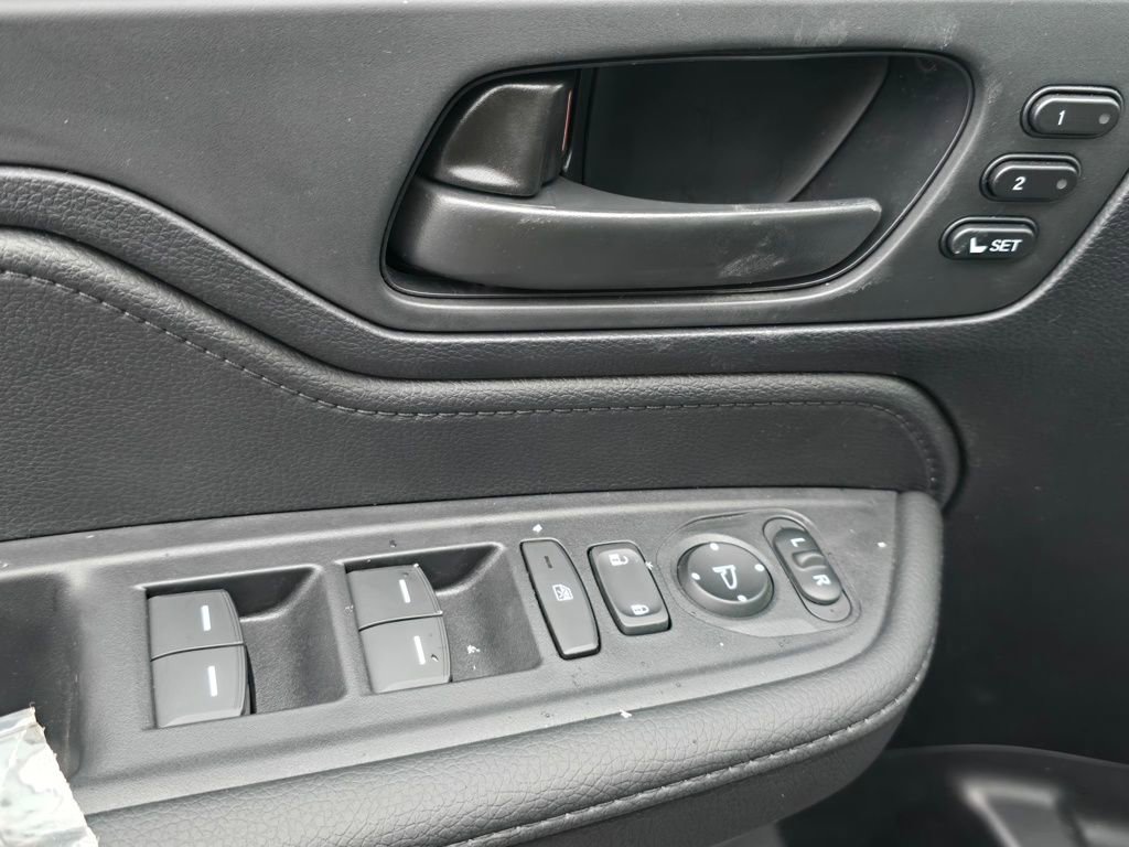 Used 2025 Honda Odyssey Sport-L image 29
