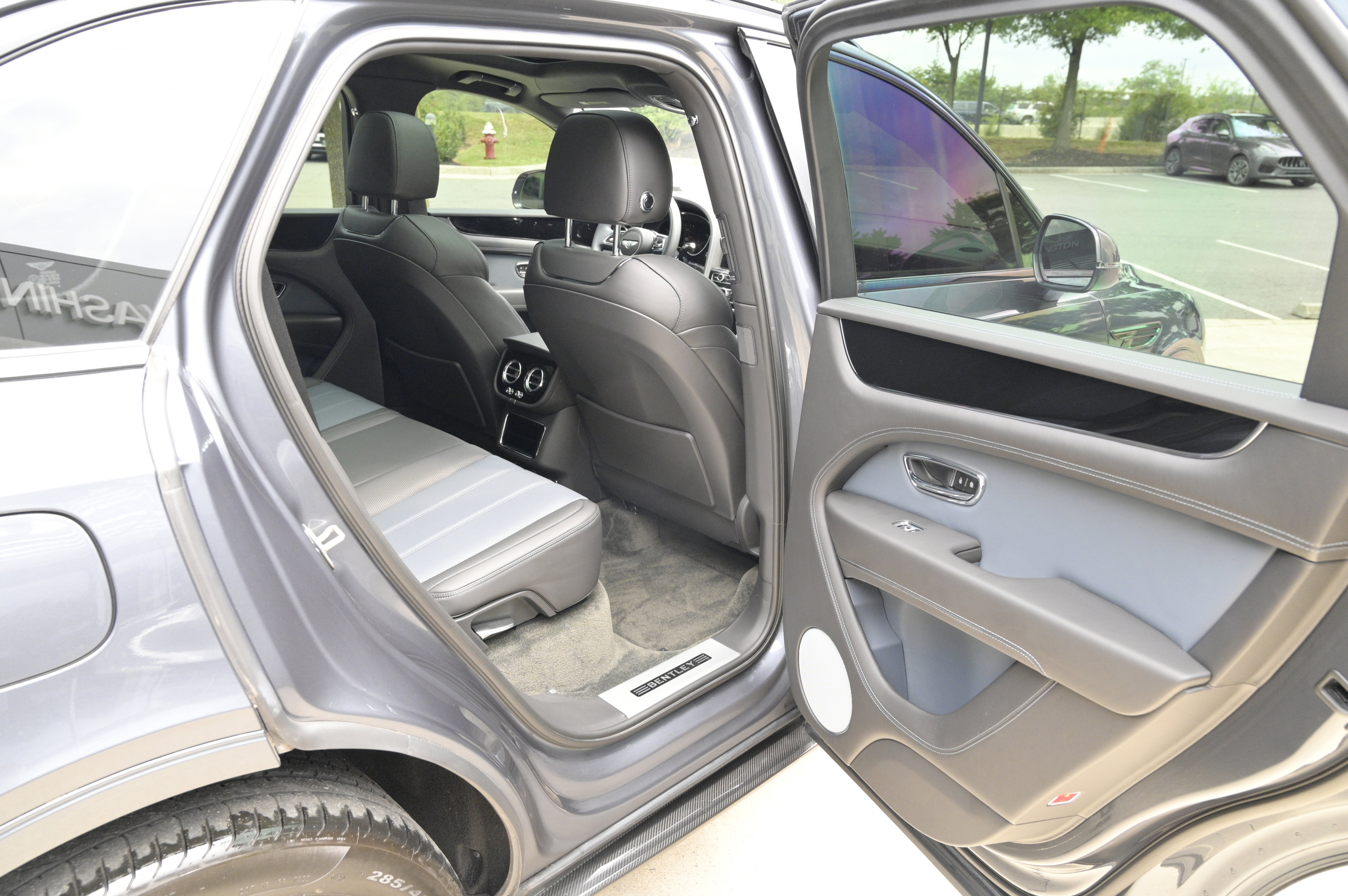 Used 2021 Bentley Bentayga AWD/4WD image 46