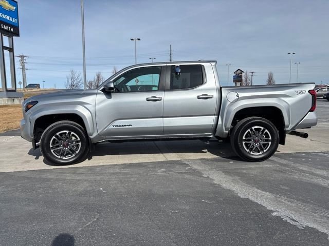 Used 2024 Toyota Tacoma TRD Sport AWD/4WD image 6