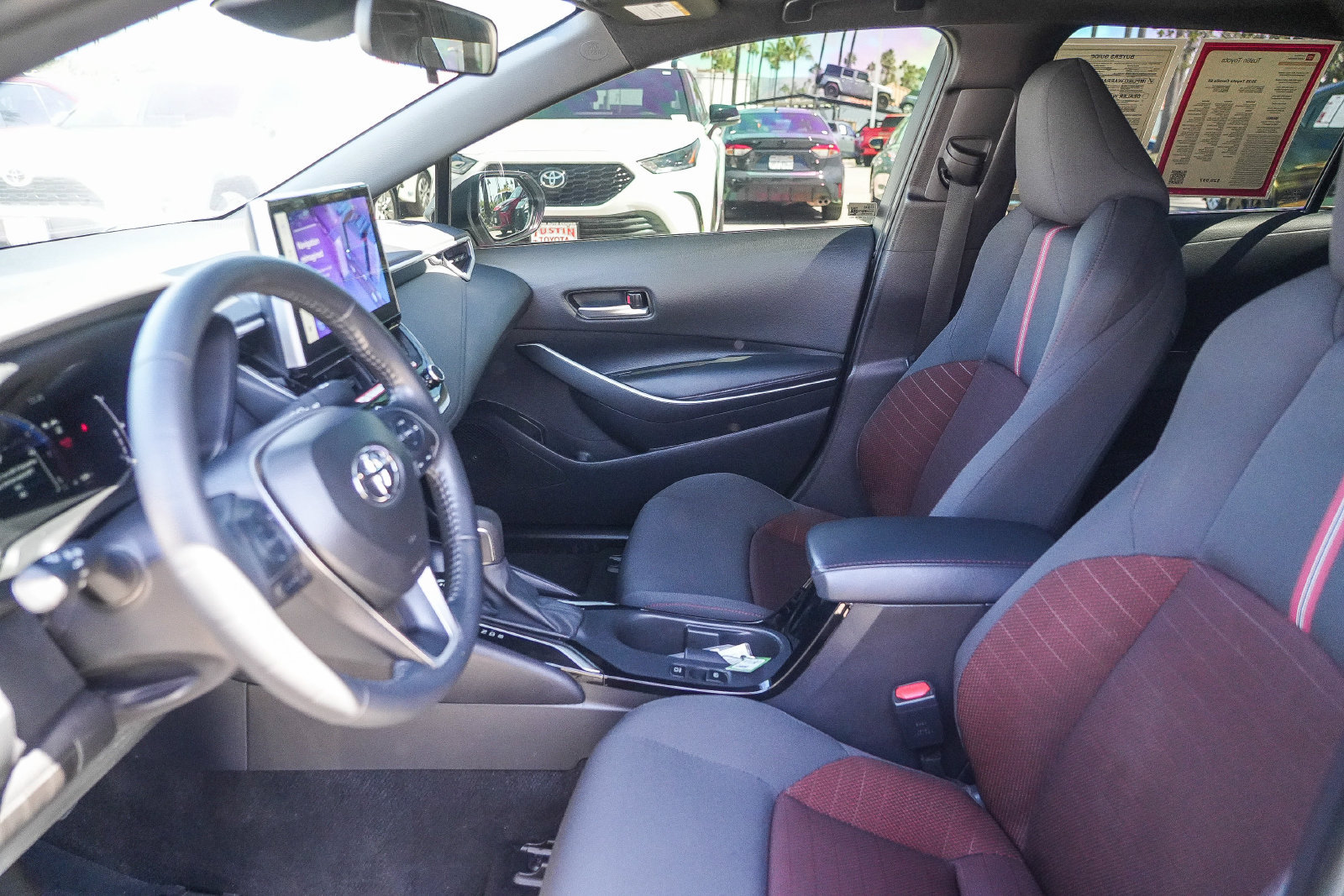 Certified 2025 Toyota Corolla SE w/ SE Premium Package FWD image 18