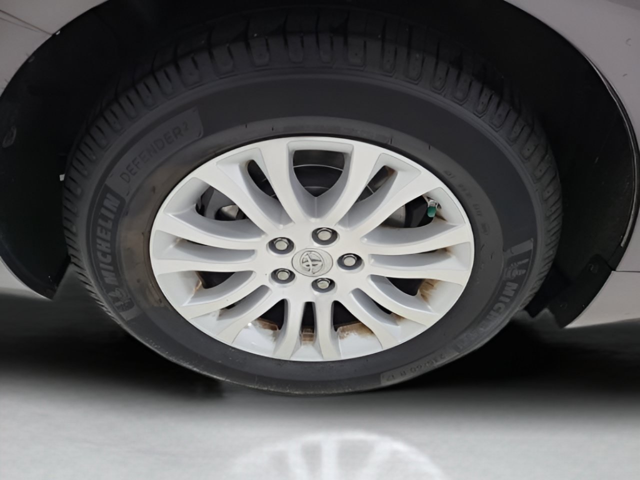 Used 2014 Toyota Sienna XLE w/ Entertainment Package FWD image 9