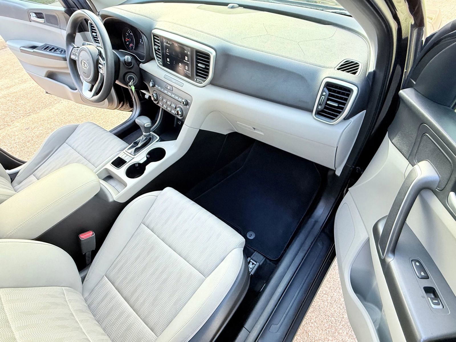 Used 2020 Kia Sportage LX image 16