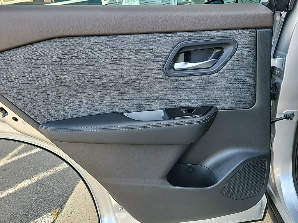 Used 2022 Nissan Rogue SV image 21