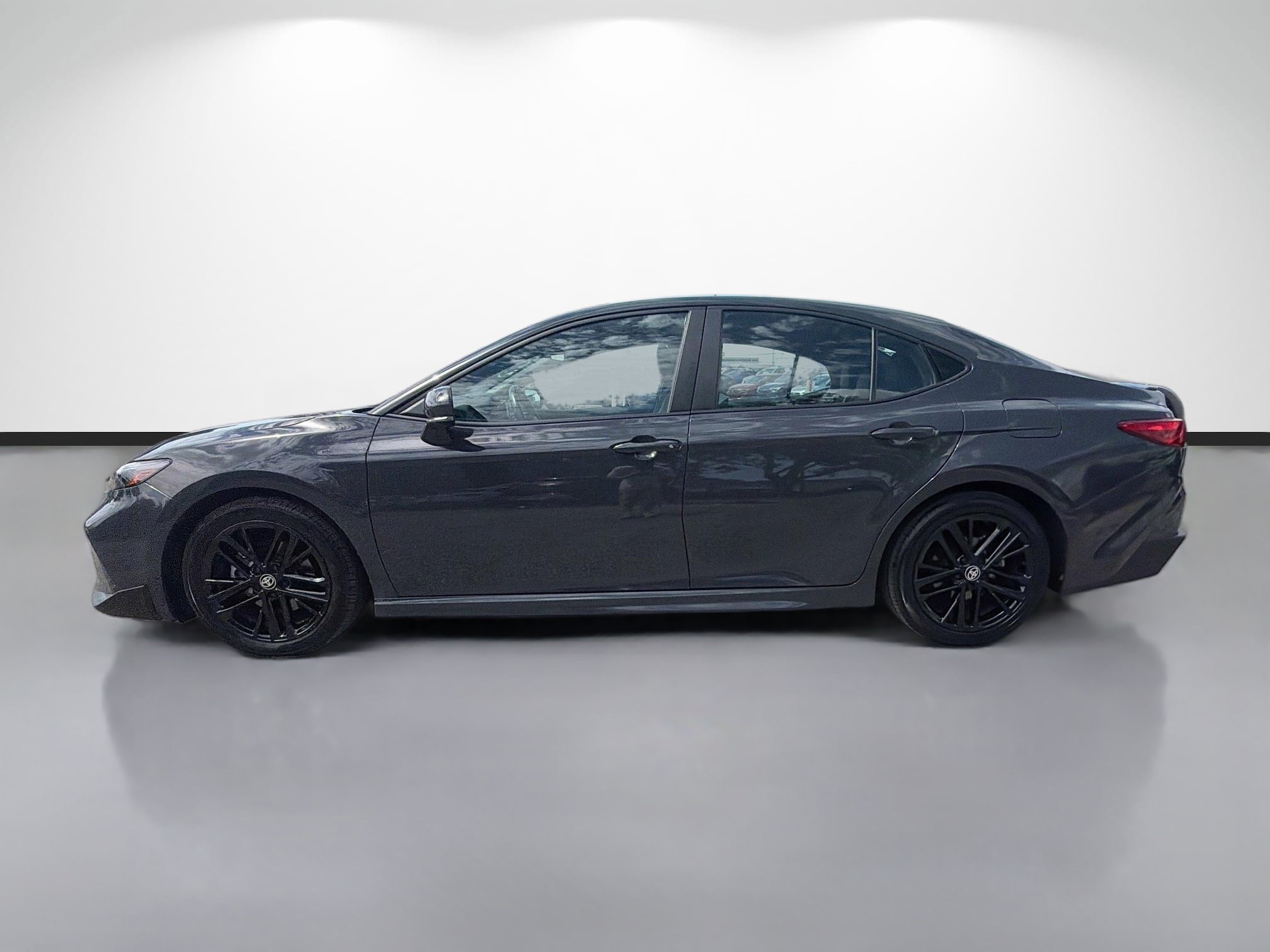 Used 2025 Toyota Camry SE FWD image 6