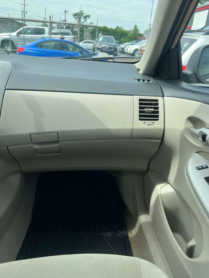 Used 2012 Toyota Corolla LE FWD image 26