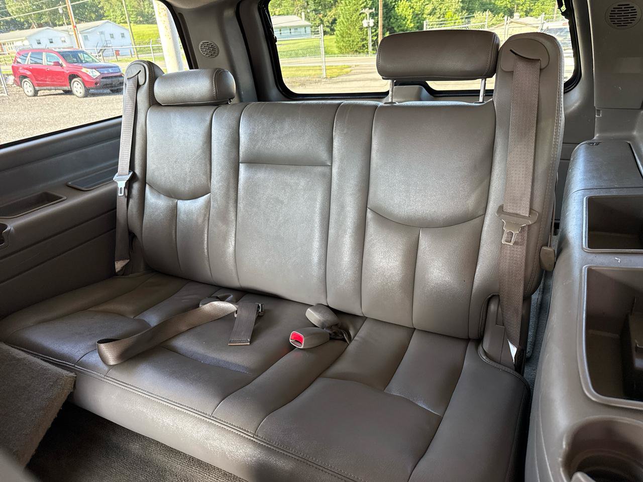 Used 2004 Chevrolet Suburban 2500 LT w/ Preferred Equipment Group AWD/4WD image 10