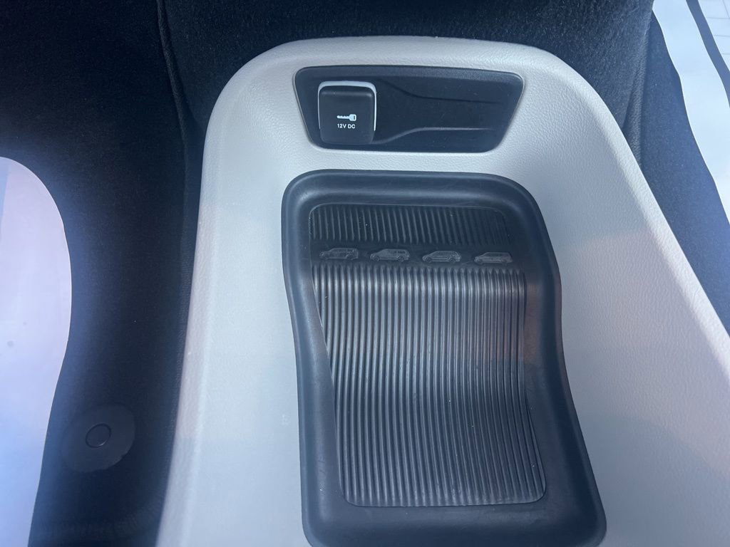 Used 2024 Chrysler Pacifica Touring-L image 19