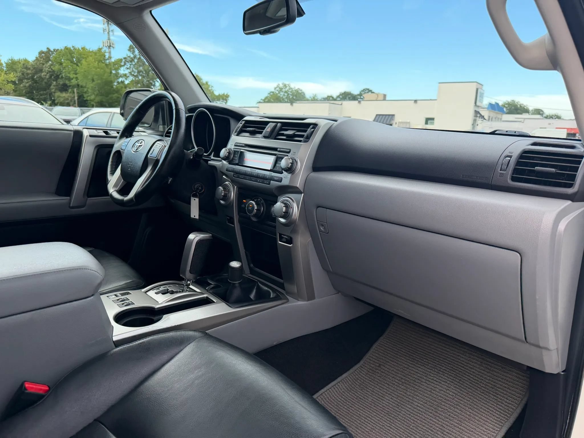 Used 2010 Toyota 4Runner SR5 AWD/4WD image 21