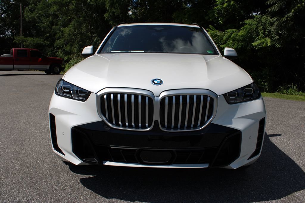 New 2026 BMW X5 xDrive50e w/ M Sport Package image 3