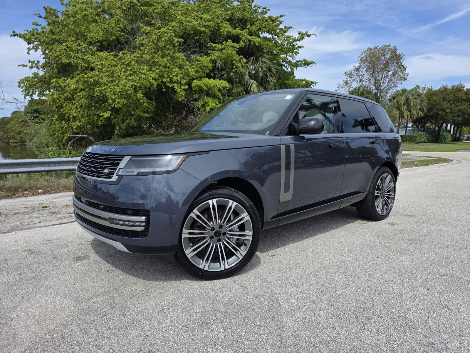 New 2026 Land Rover Range Rover SE video 1
