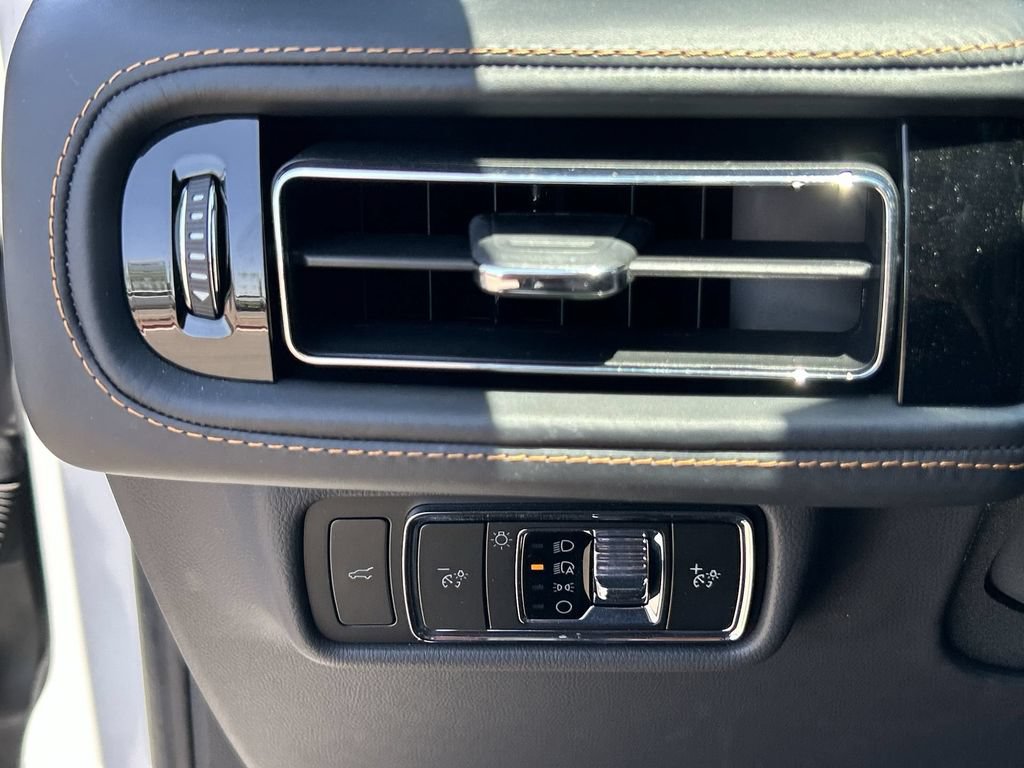 Used 2025 Lincoln Aviator Black Label w/ Black Label Special Edition AWD/4WD image 18