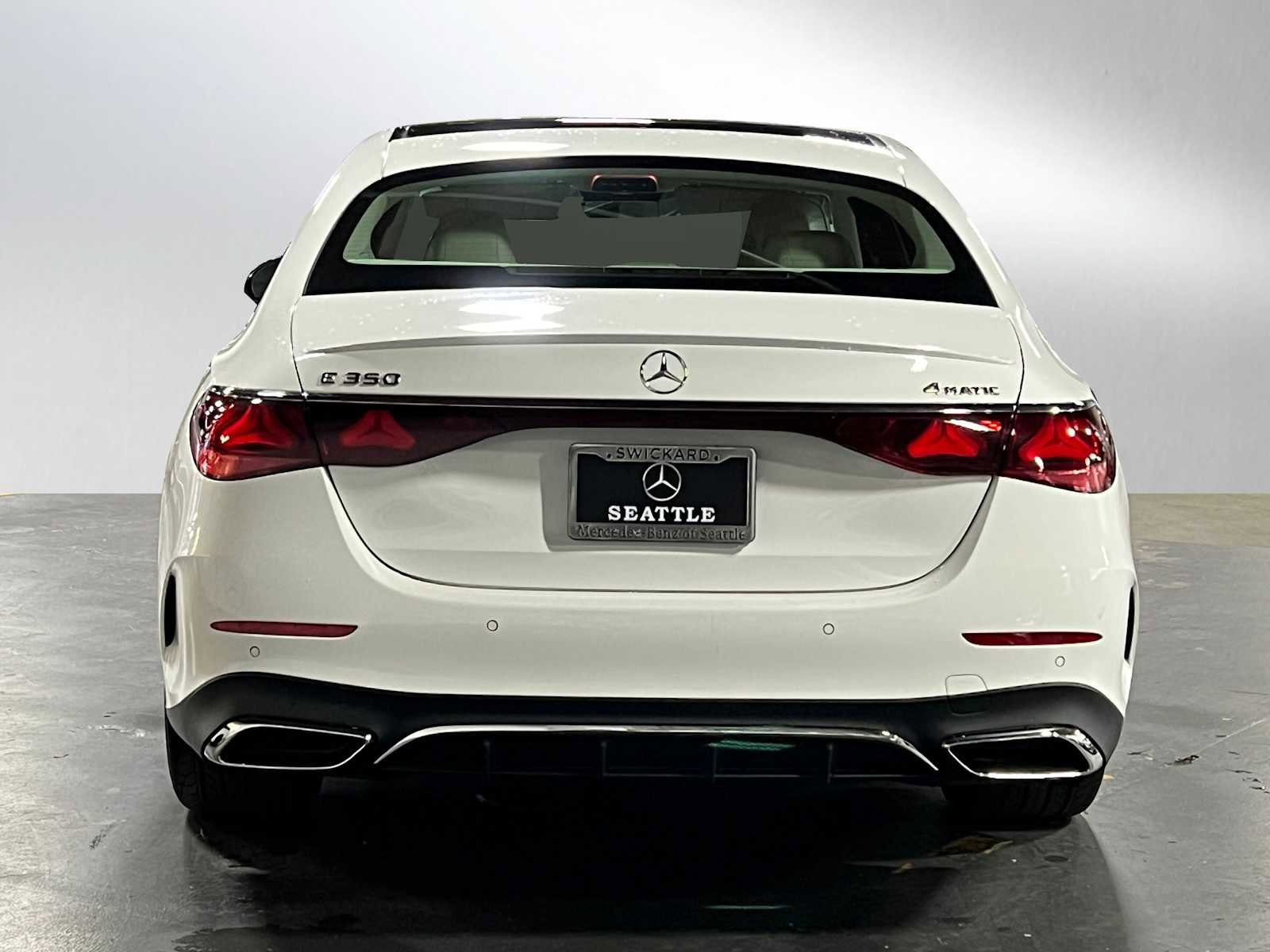 Used 2025 Mercedes-Benz E 350 4MATIC Sedan image 4