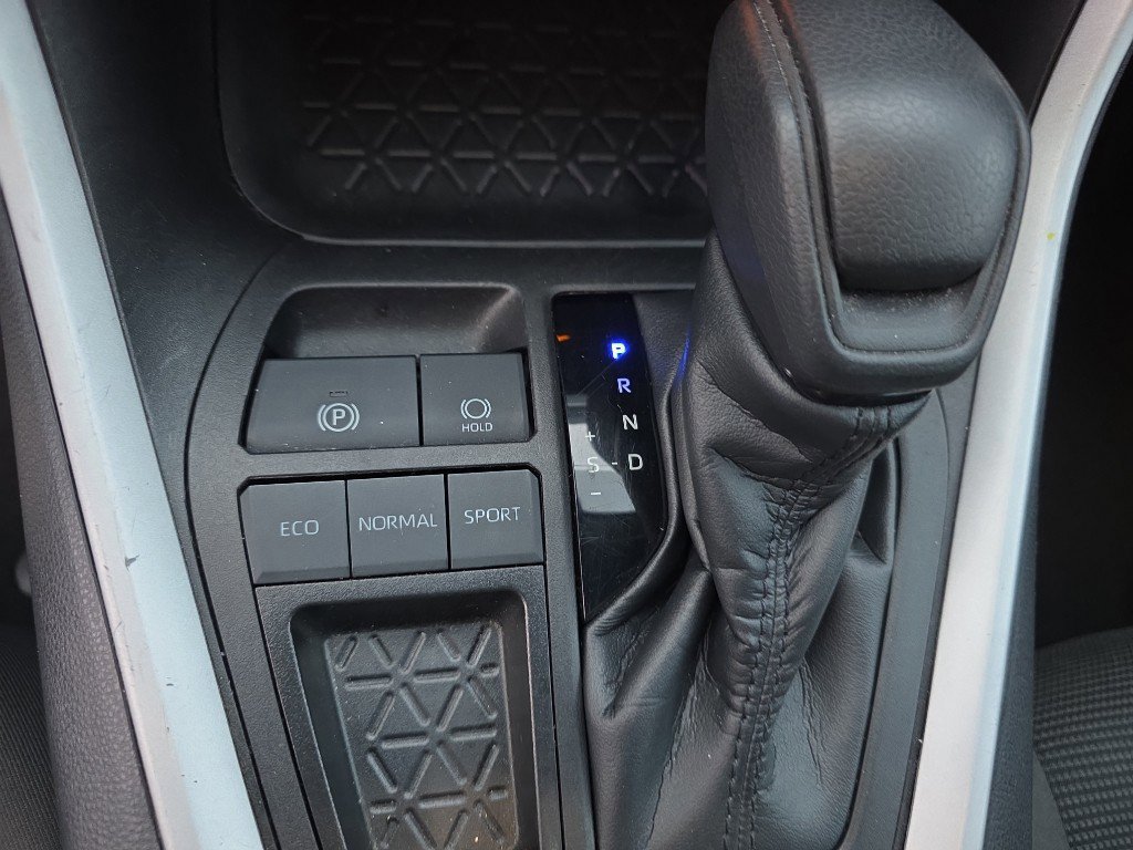 Used 2023 Toyota RAV4 LE image 24