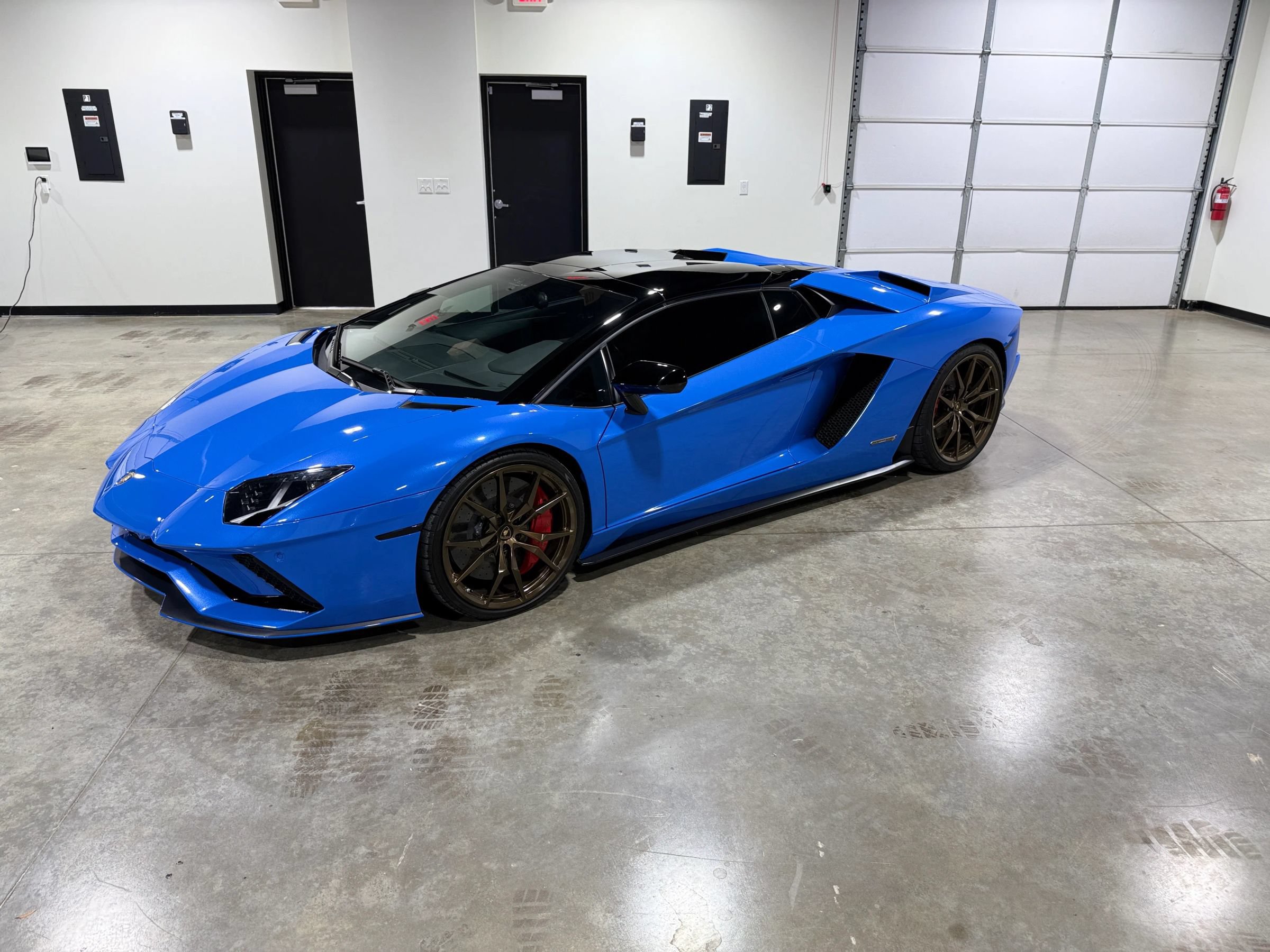 Used 2018 Lamborghini Aventador S AWD/4WD image 23