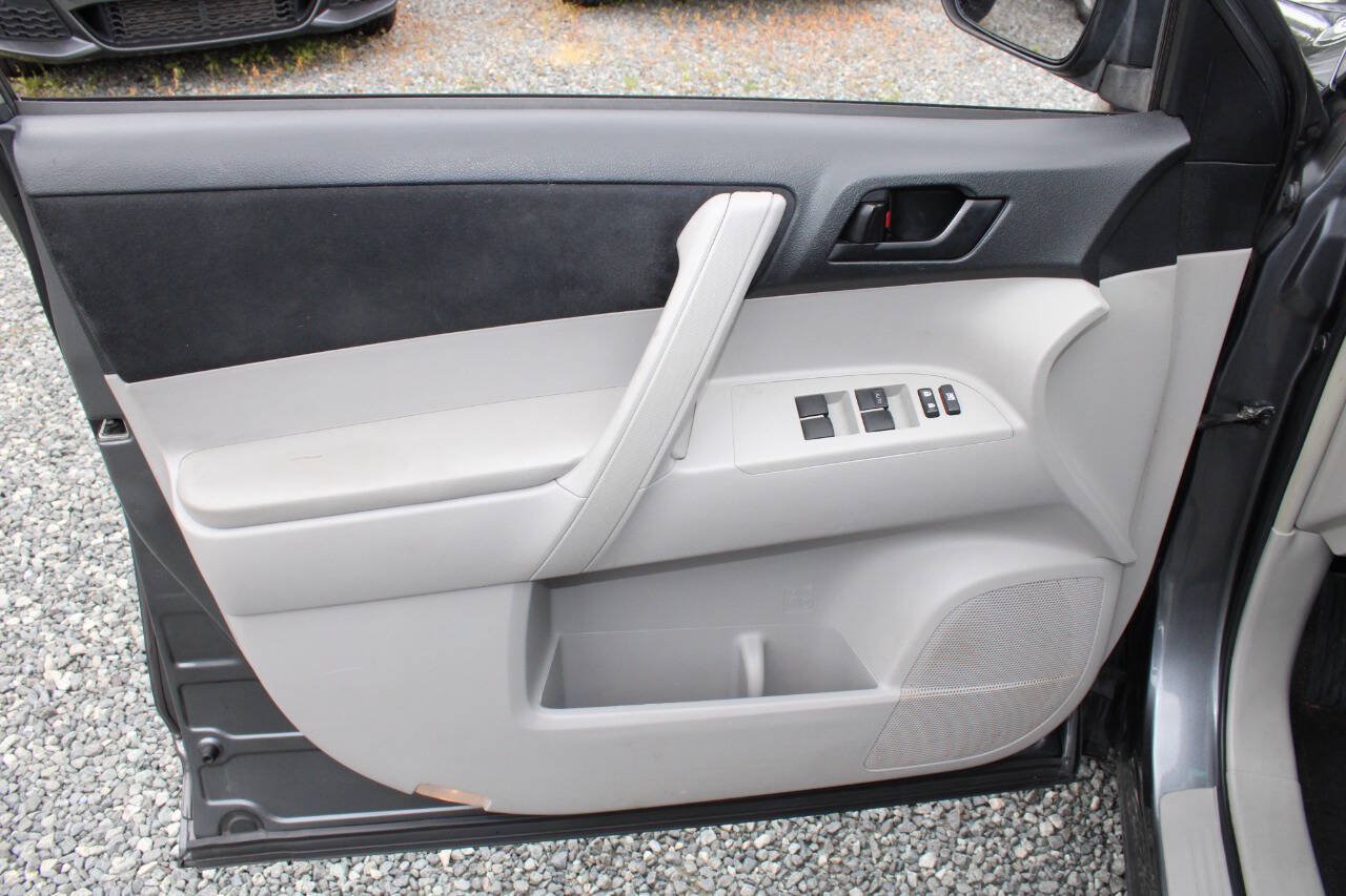 Used 2011 Toyota Highlander 4WD w/ Tow Pkg image 19