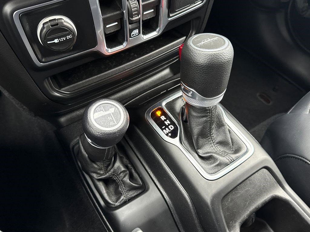 Used 2021 Jeep Gladiator Sport image 32