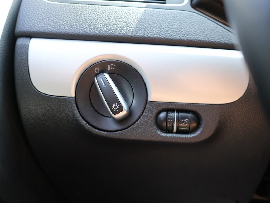 Used 2014 Volkswagen Jetta SE FWD image 29