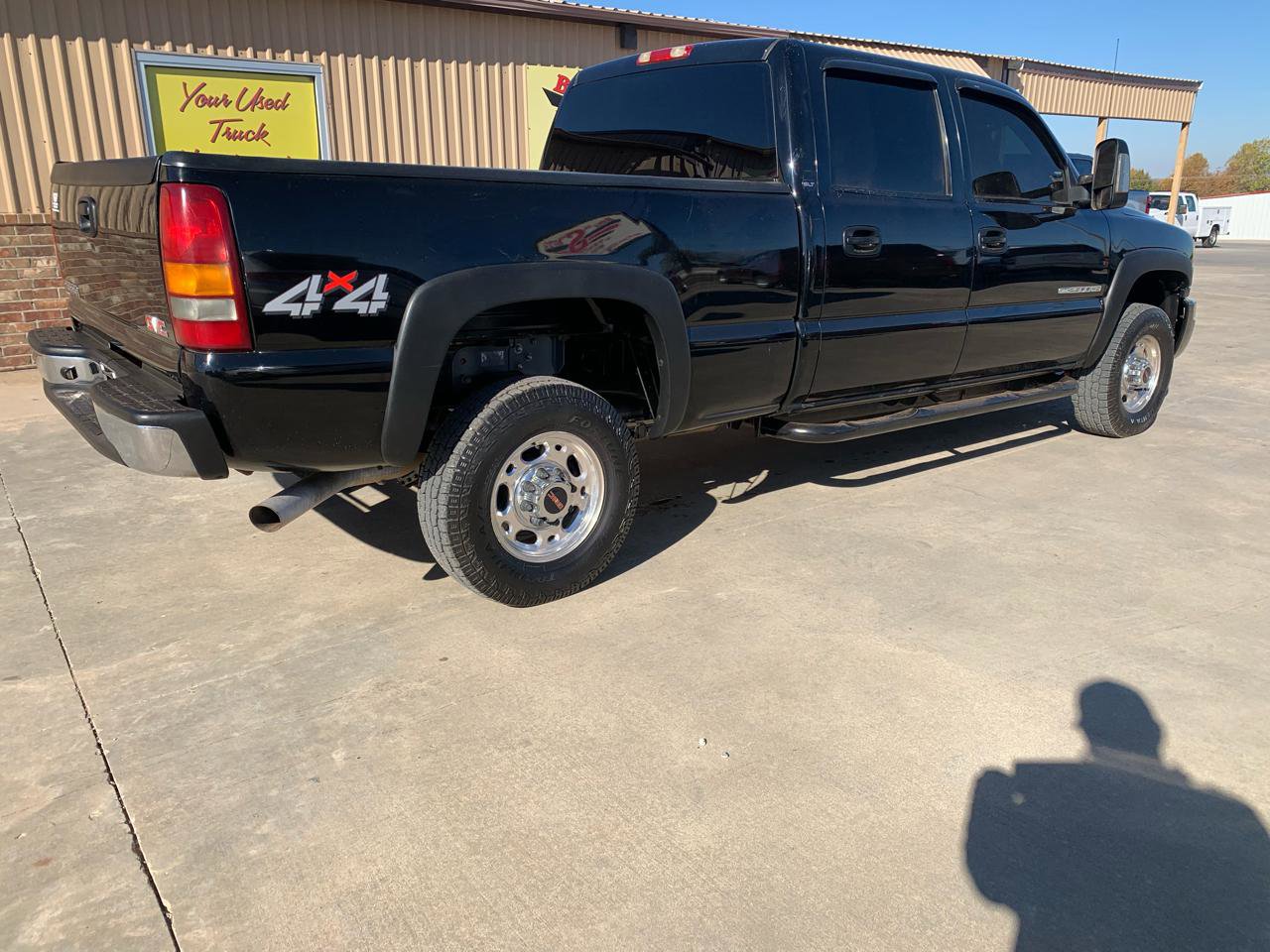Used 2003 GMC Sierra 2500 SLT w/ SLT Preferred Equipment Group AWD/4WD image 2