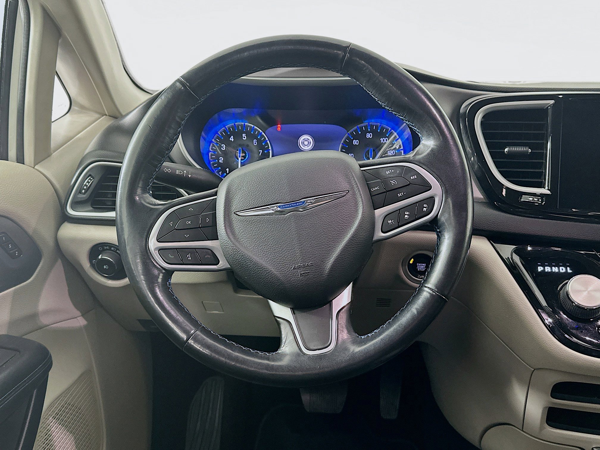 Used 2021 Chrysler Pacifica Touring-L image 18