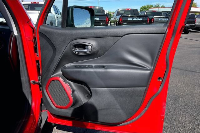 Used 2016 Jeep Renegade Trailhawk AWD/4WD image 19