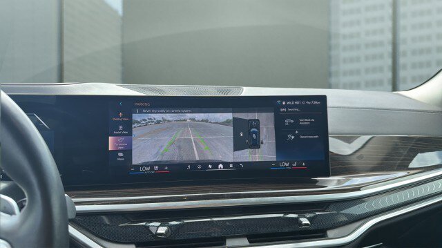 Used 2025 BMW X7 xDrive40i w/ Premium Package image 26