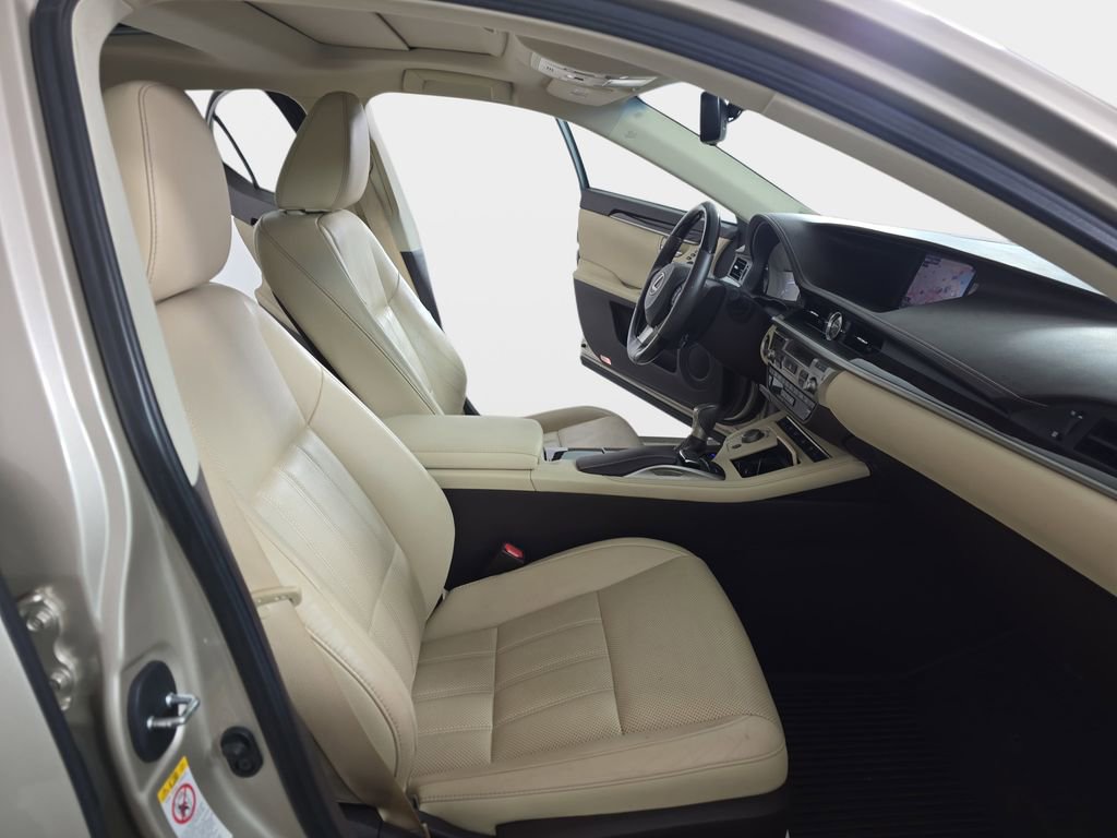 Used 2016 Lexus ES 350 w/ Luxury Package w/Wood Trim image 10
