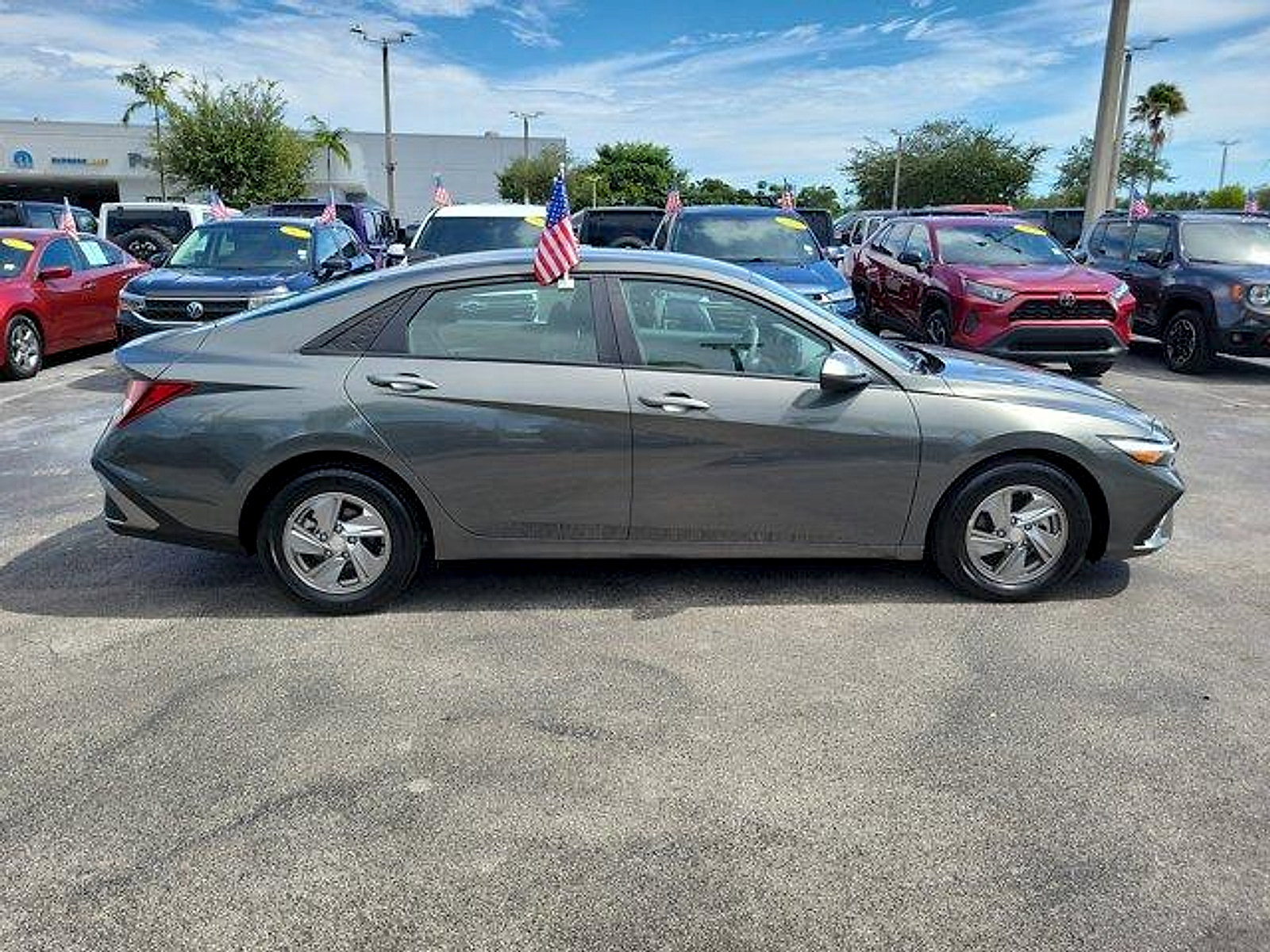 Used 2026 Hyundai Elantra SE FWD image 8